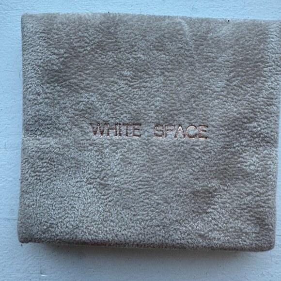 White/Space Continuity Ring - Picture 5 of 8